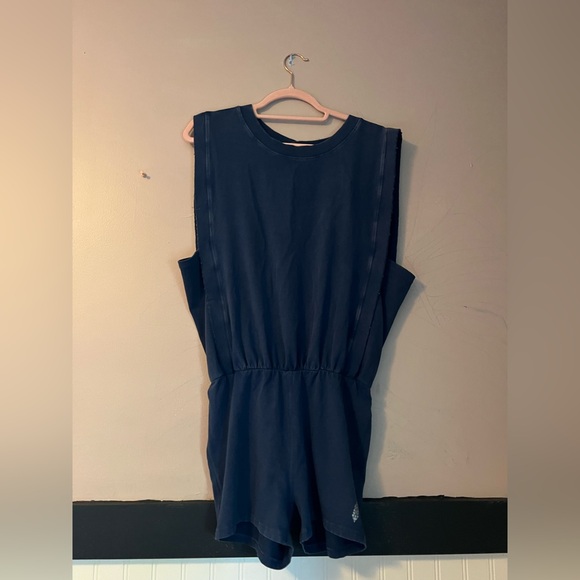 Free People Movement Hot Shot Shortsie NWT size M in Navy - Picture 2 of 6
